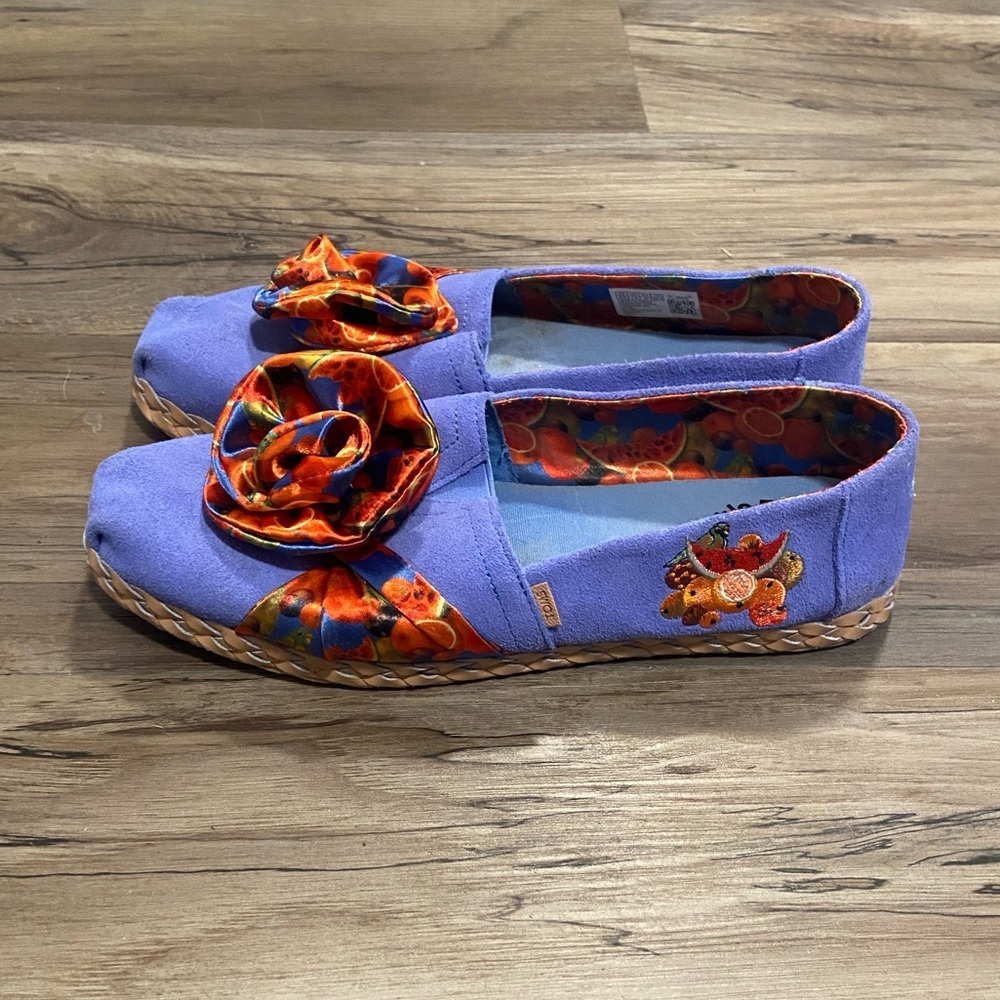 TOMS Alpargatas x Frida Kahlo colorful slip on shoes size 9.5
